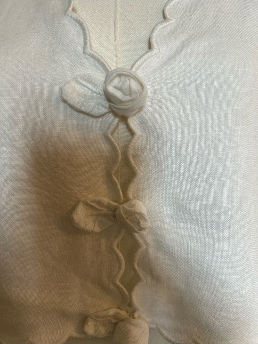 FARM Rio White Scallop-Edge Cropped Button Blouse - Picture 6 of 8